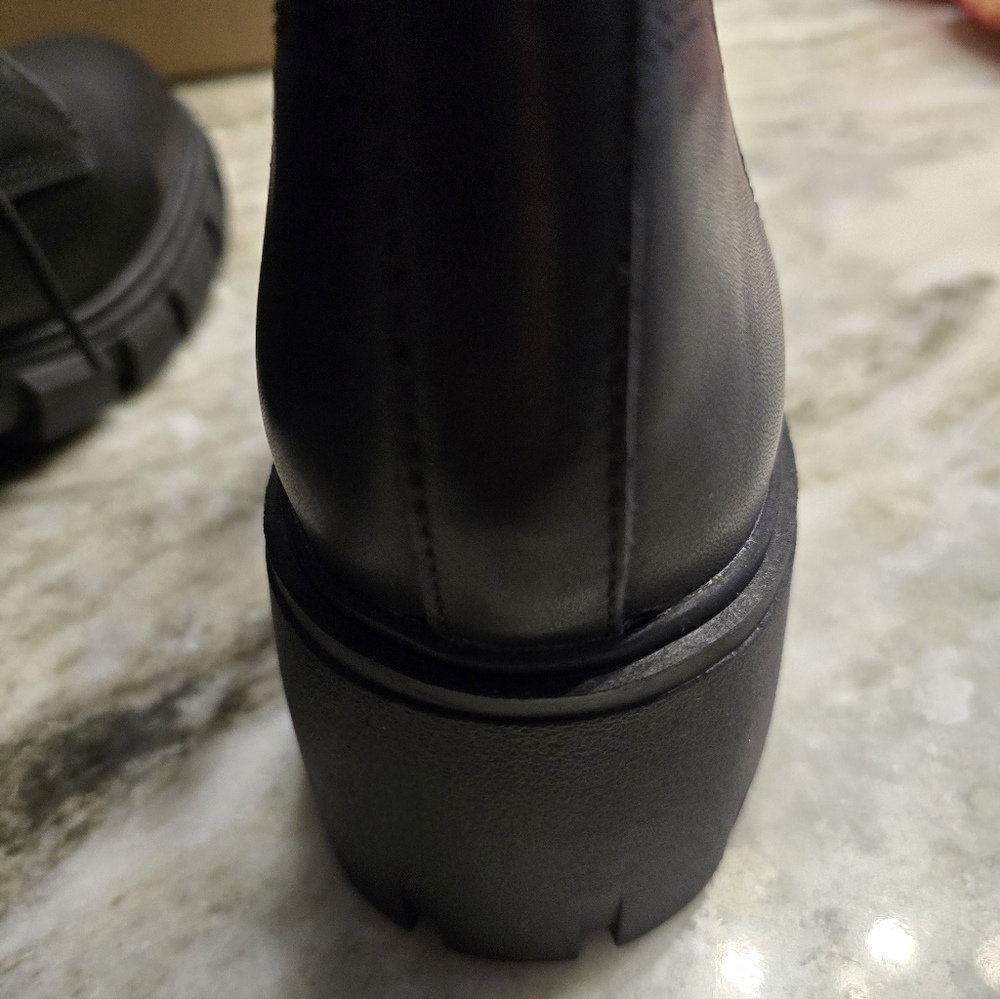 Steve Madden Black Lace-Up Women's Boots - Picture 7 of 10